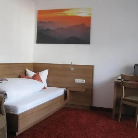 Hotel Garni Lawens 3*