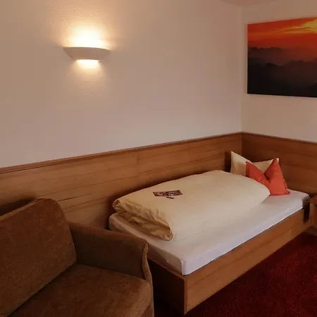 Garni Lawens 3* Serfaus